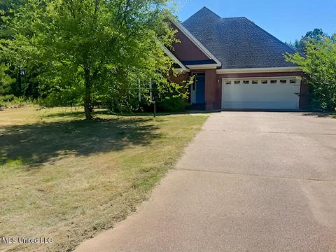 214 Clubview Dr, Carthage, MS 39051