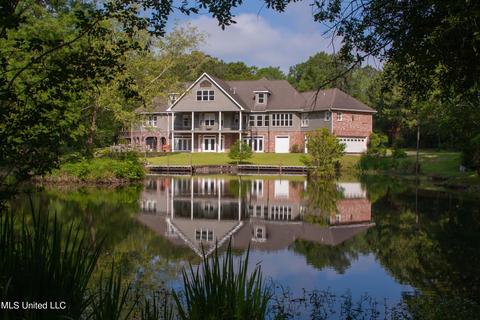 8 Carters Grv, Jackson, MS 39211