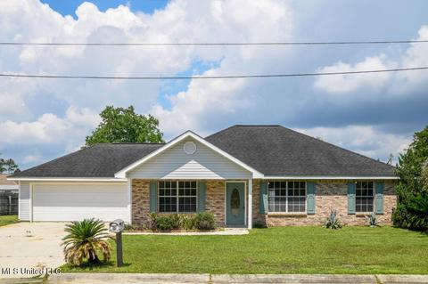 921 Combel St, Waveland, MS 39576