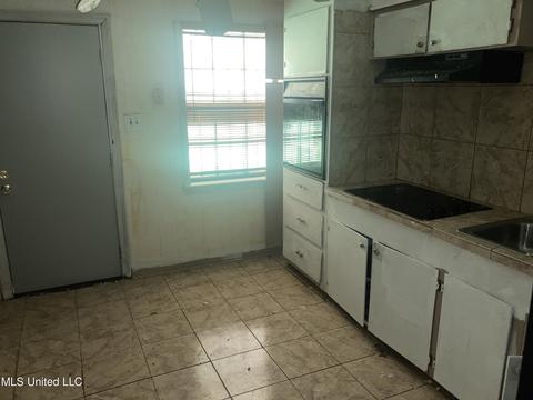 1166 Killarney St, Jackson, MS 39212 photo 4