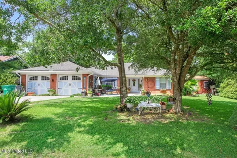 56109 E Diamondhead Dr, Diamondhead, MS 39525