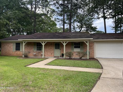 108 Long Meadow Ct, Brandon, MS 39042