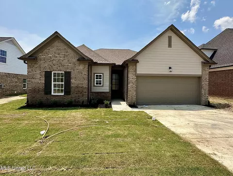 9073 S Lakeside Cir, Walls, MS 38680