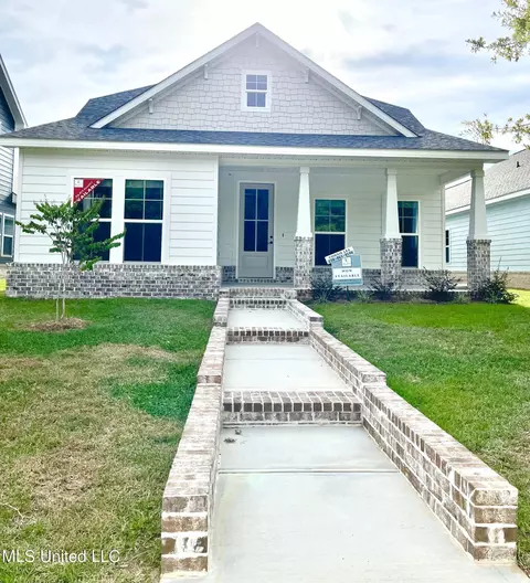 125 Grande View Dr, Biloxi, MS 39531