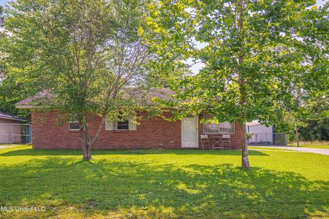 6568 Columbus Cir, Ocean Springs, MS 39564