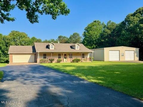 443 Mallard Point Rd, Batesville, MS 38606