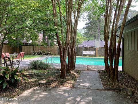5329 Briarfield Rd, Jackson, MS 39211 photo 2