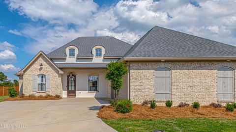 706 Queens Ct, Flowood, MS 39232