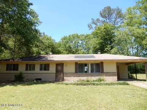 921 Linden Dr, Kosciusko, MS 39090