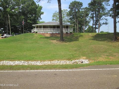 1625 Baptist Rd, Nesbit, MS 38651