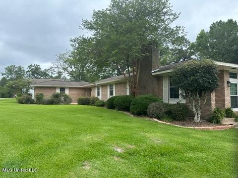 907 N Magnolia St, Picayune, MS 39466