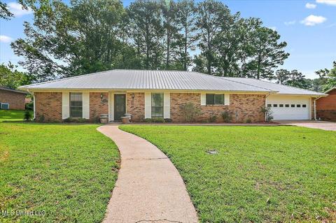 132 Long Meadow Rd, Brandon, MS 39042