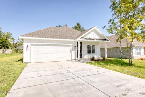 10847 Ala Moana St, Diamondhead, MS 39525