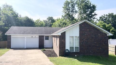 965 Millcreek Pl, Southaven, MS 38671