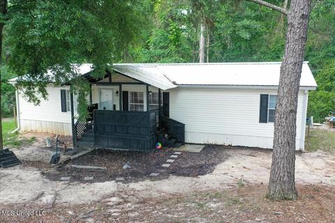 2400 Hillside Ln, Lucedale, MS 39452