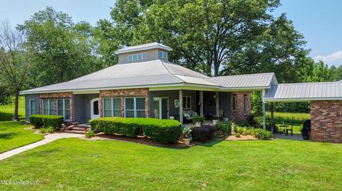 1515 Williamswood Dr, Raymond, MS 39154