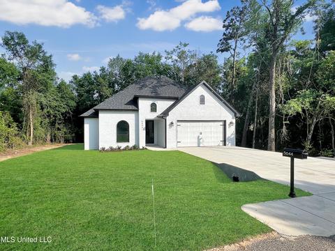 5644 Ahuawa Pl, Diamondhead, MS 39525