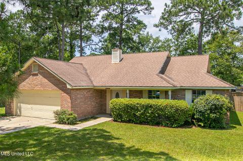 2205 Dolphin Dr, Gautier, MS 39553