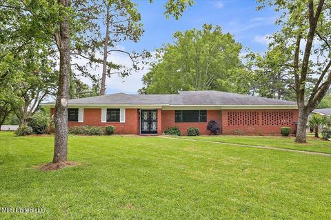 2222 Castle Hill Dr, Jackson, MS 39204