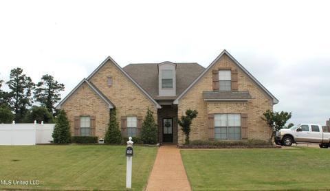 505 Pheasant St, Senatobia, MS 38668