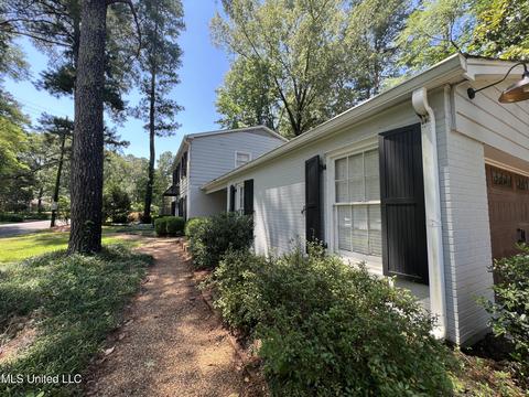 4835 Northampton Dr, Jackson, MS 39211 photo 4