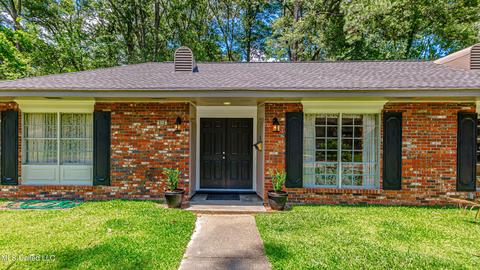 928 Briarfield Rd, Jackson, MS 39211