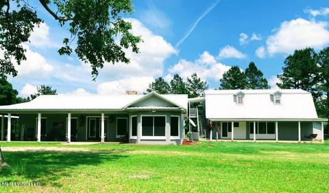 77 Darron Hodge Ln, Poplarville, MS 39470