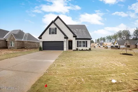 8687 Hayes Dr, Southaven, MS 38672