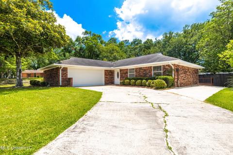 1223 Wellington Ln, Ocean Springs, MS 39564