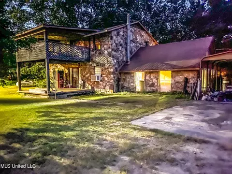 200 Jon Oaks Dr, Red Banks, MS 38661
