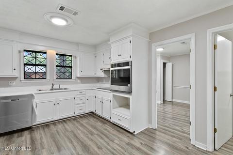 895 Serville Dr, Jackson, MS 39206 photo 8