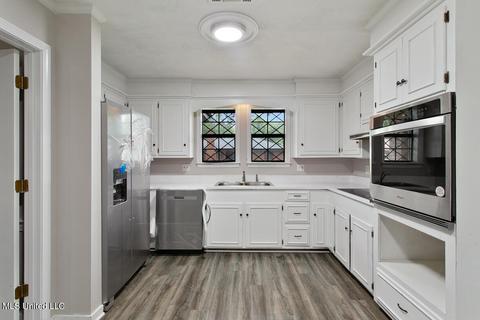 895 Serville Dr, Jackson, MS 39206 photo 9