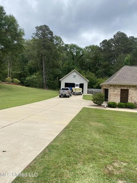100 Greenwing Cv, Clinton, MS 39056 photo 2