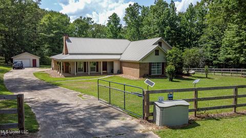 4415 Dogwood Ct, Terry, MS 39170