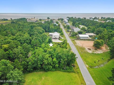 164 Vacation Ln, Waveland, MS 39576