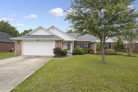 3609 N 10th St, Ocean Springs, MS 39564