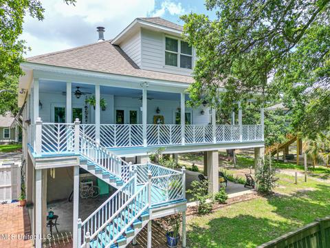 108 W Azalea Dr, Long Beach, MS 39560