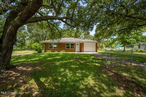 7120 Magnolia St, Bay Saint Louis, MS 39520