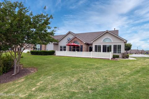 8713 Parkview Oaks Cir, Olive Branch, MS 38654
