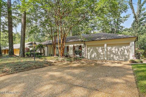 5355 Balmoral Dr, Jackson, MS 39211