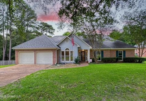 227 Woodrun Dr, Ridgeland, MS 39157