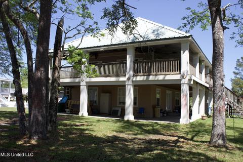 728 Saint Ann St, Gautier, MS 39553