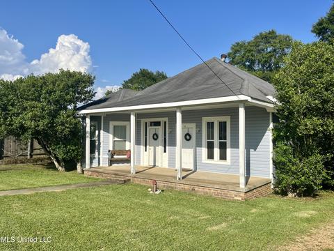 203 S Jackson St, Crystal Springs, MS 39059