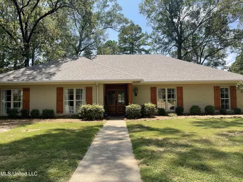 5305 Reddoch Dr, Jackson, MS 39211