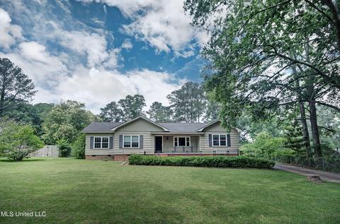 504 E Jefferson St, Kosciusko, MS 39090