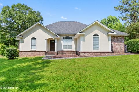 550 Heatherwood Dr, Wiggins, MS 39577
