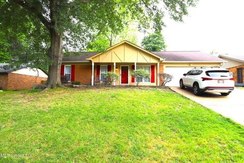 8233 W Lake Shore Dr, Southaven, MS 38671