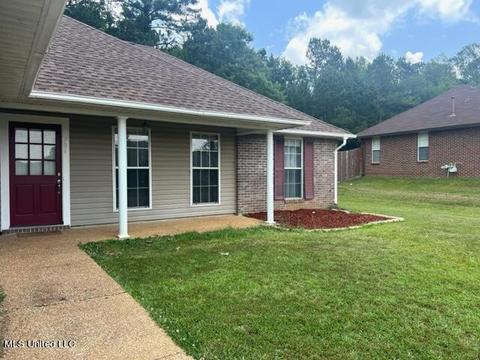 704 Tatum Dr, Florence, MS 39073 photo 3