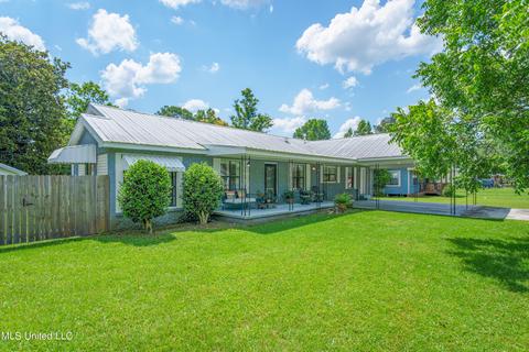 725 S George Ave, Petal, MS 39465
