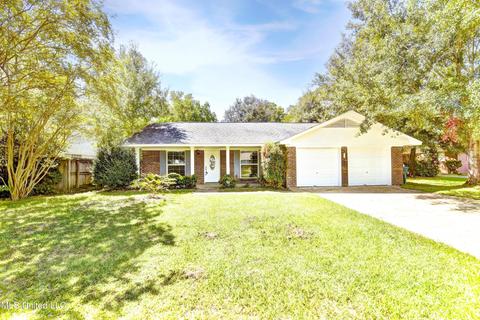 12440 Crestwood Dr, Gulfport, MS 39503